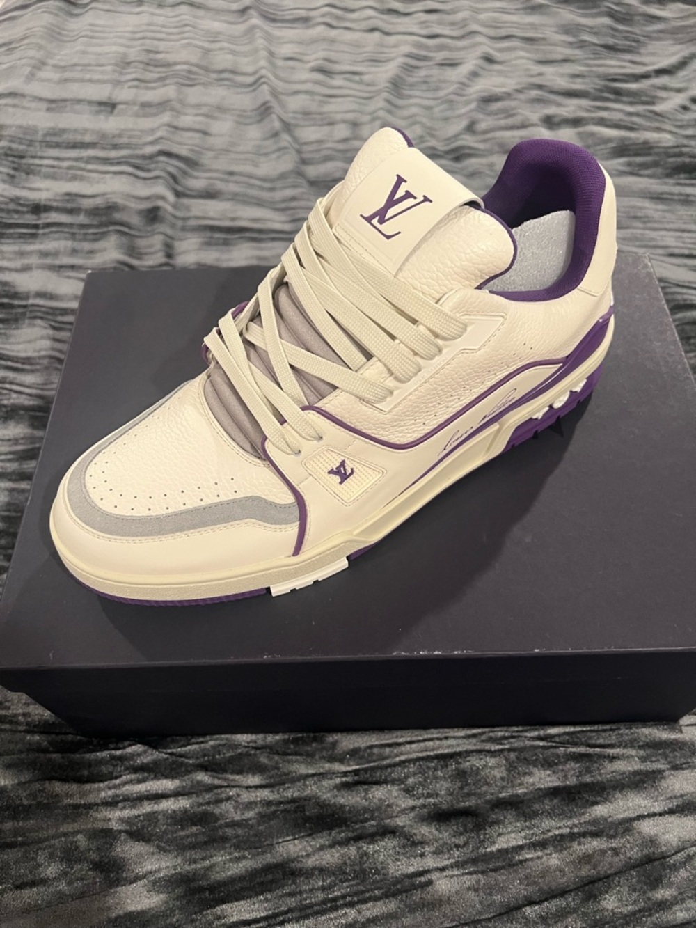 Louis Vuitton Trainer Low | Violet |
8LV (9M/10.5W) | Full Inclusion |